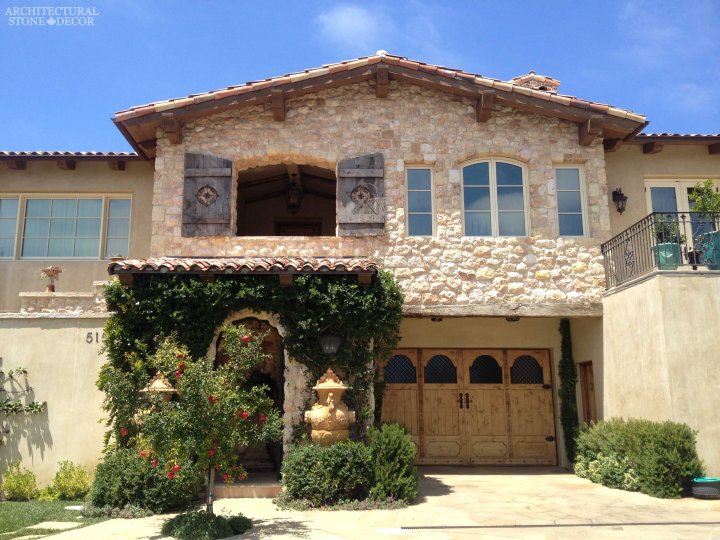 tuscan-style-villa-reclaimed-limestone-tuscan-wall-cladding-frontview-canada-architectural-stone-decor